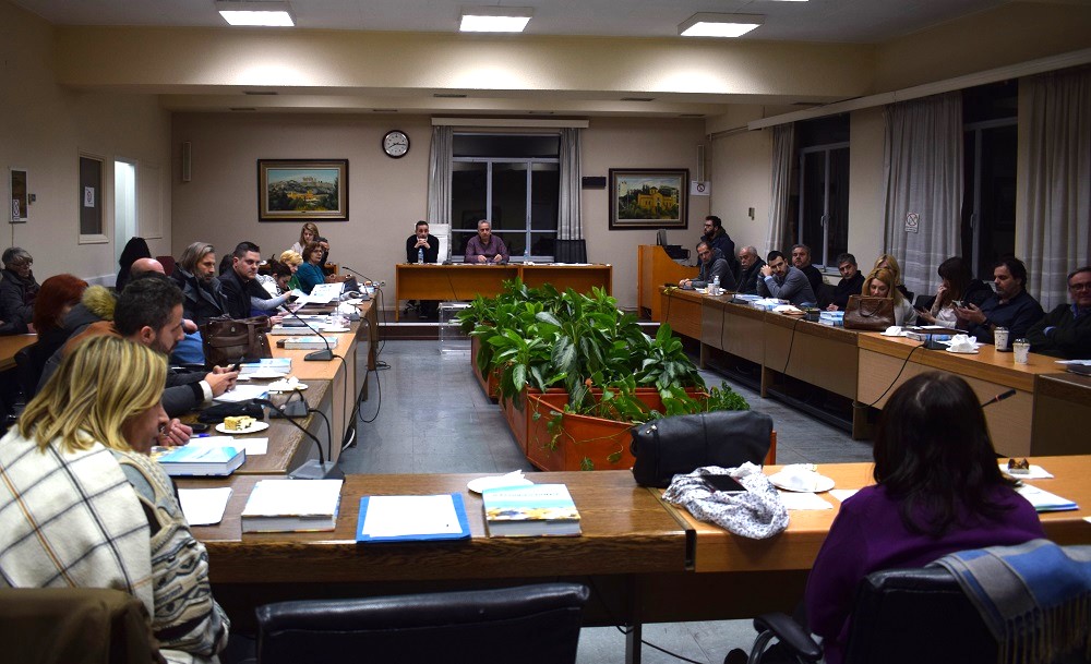 Την πρωτοχρονιάτικη βασιλόπιτα έκοψε το νέο Δημοτικό Συμβούλιο Γαλατσίου στην πρώτη συνεδρίαση για το 2024