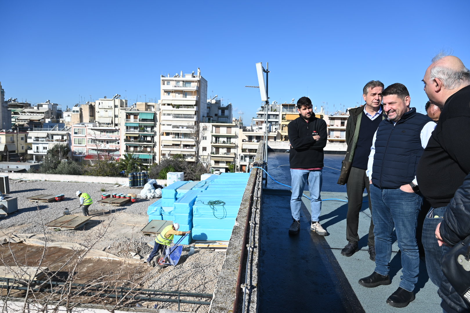Ο Περιφερειάρχης Αττικής Νίκος Χαρδαλιάς πραγματοποίησε αυτοψία στα έργα ενεργειακής αναβάθμισης των σχολείων της Γκράβας