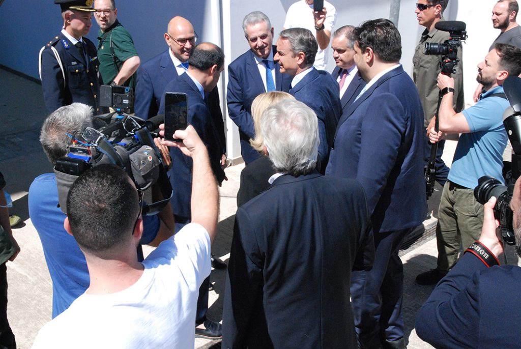 Επίσκεψη Μητσοτάκη στο Γαλάτσι: Παρουσιάστηκε ο σχεδιασμός προστασίας ζώων σε κρίσεις